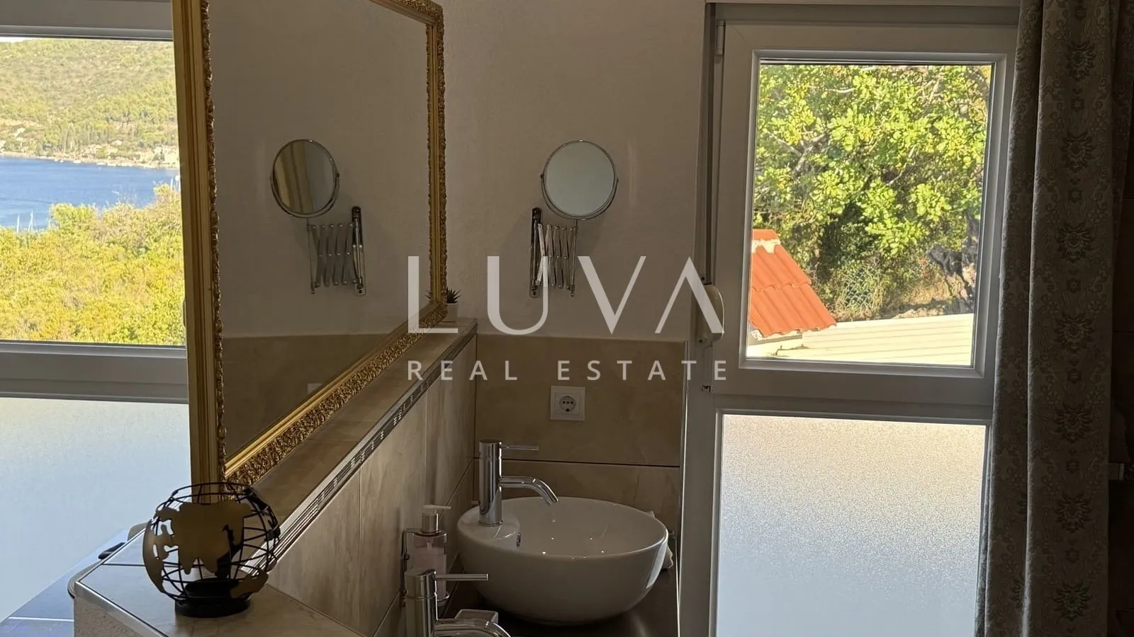 Vis, luxury house with a pool and sea view for sale