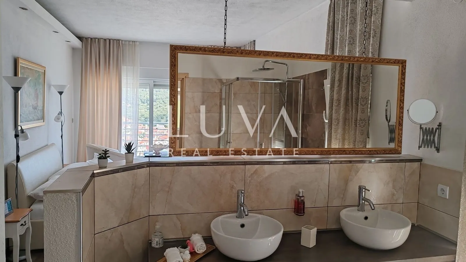 Vis, luxury house with a pool and sea view for sale