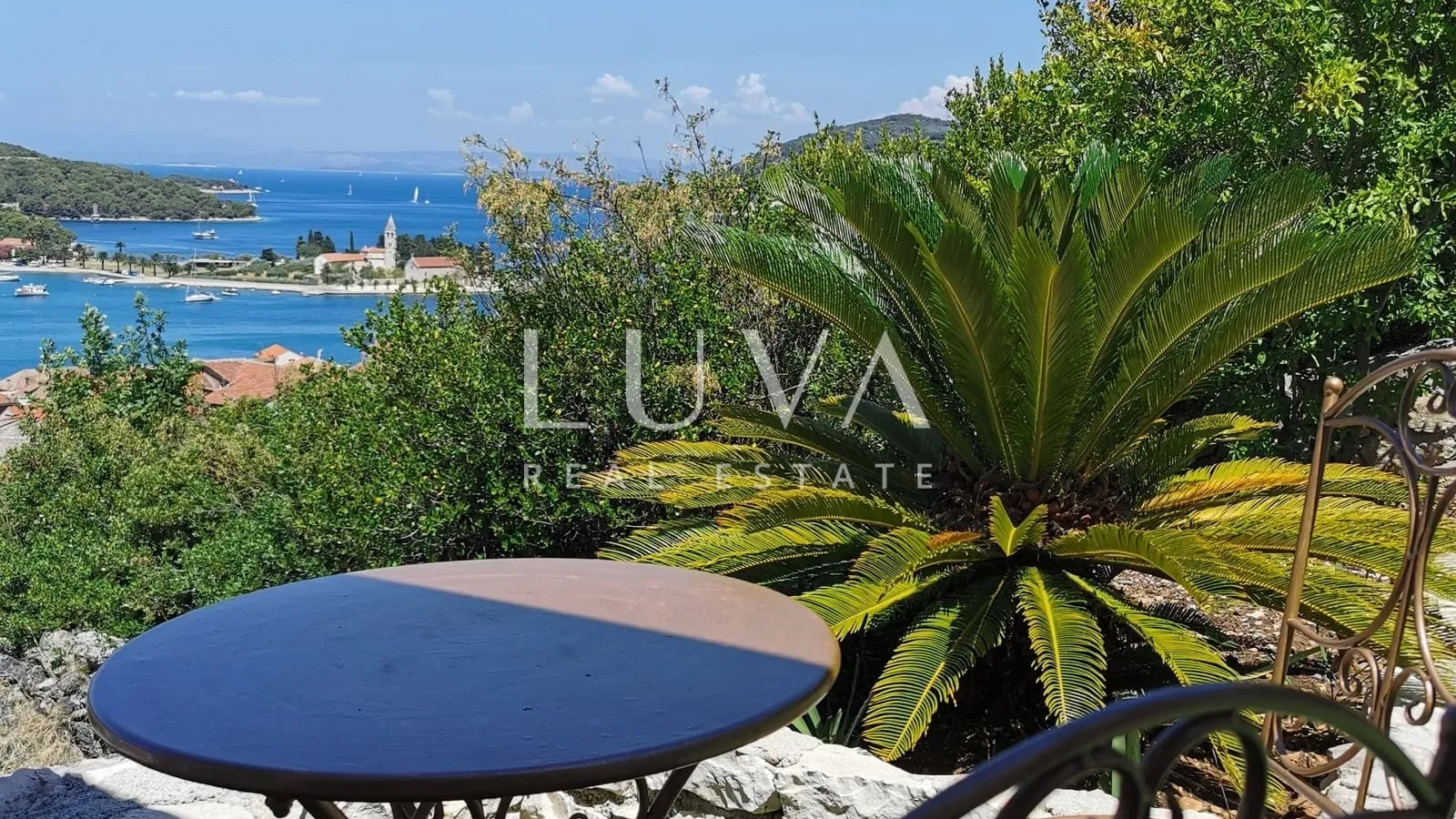 Vis, luxury house with a pool and sea view for sale