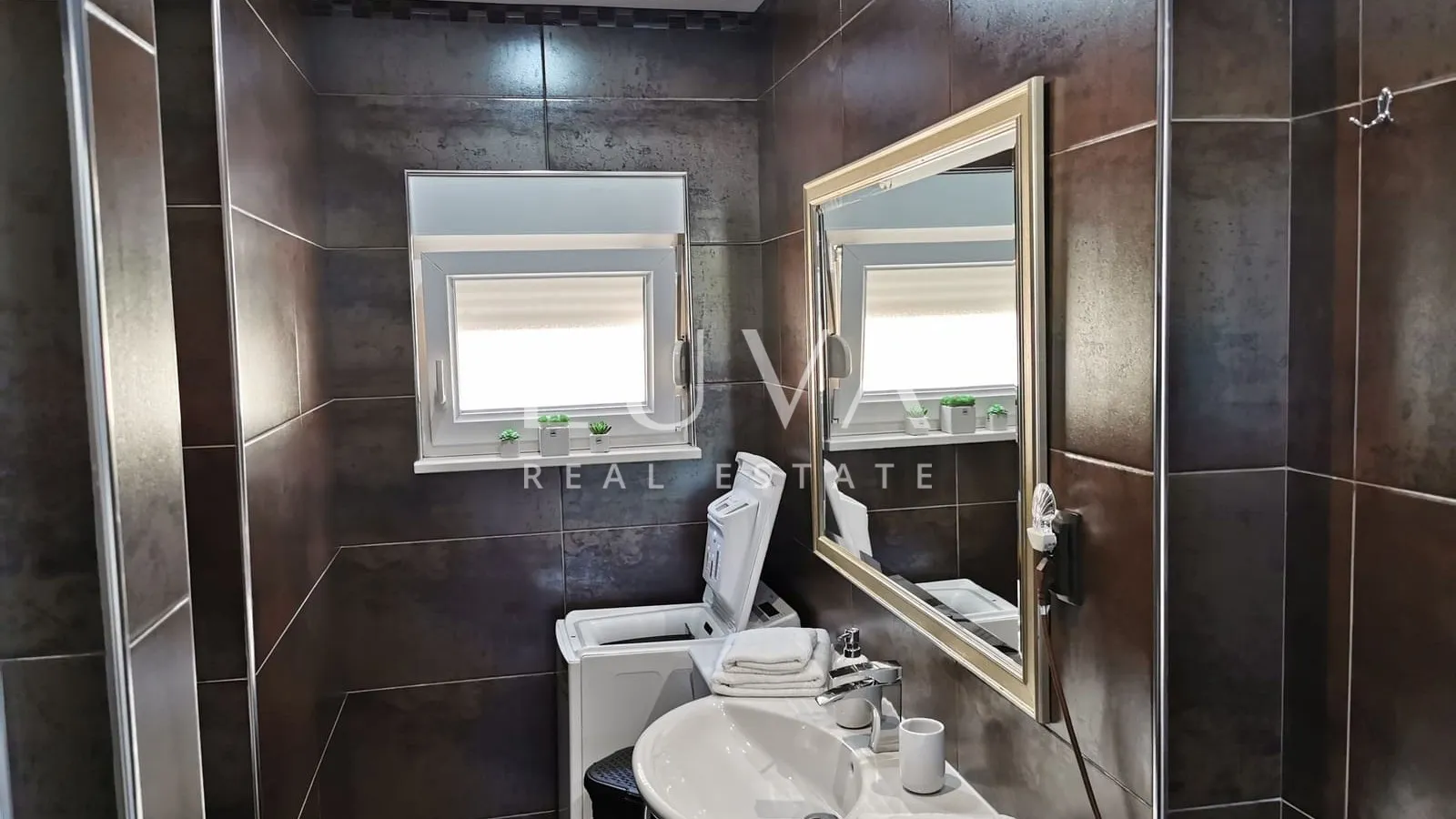 Vis, luxury house with a pool and sea view for sale