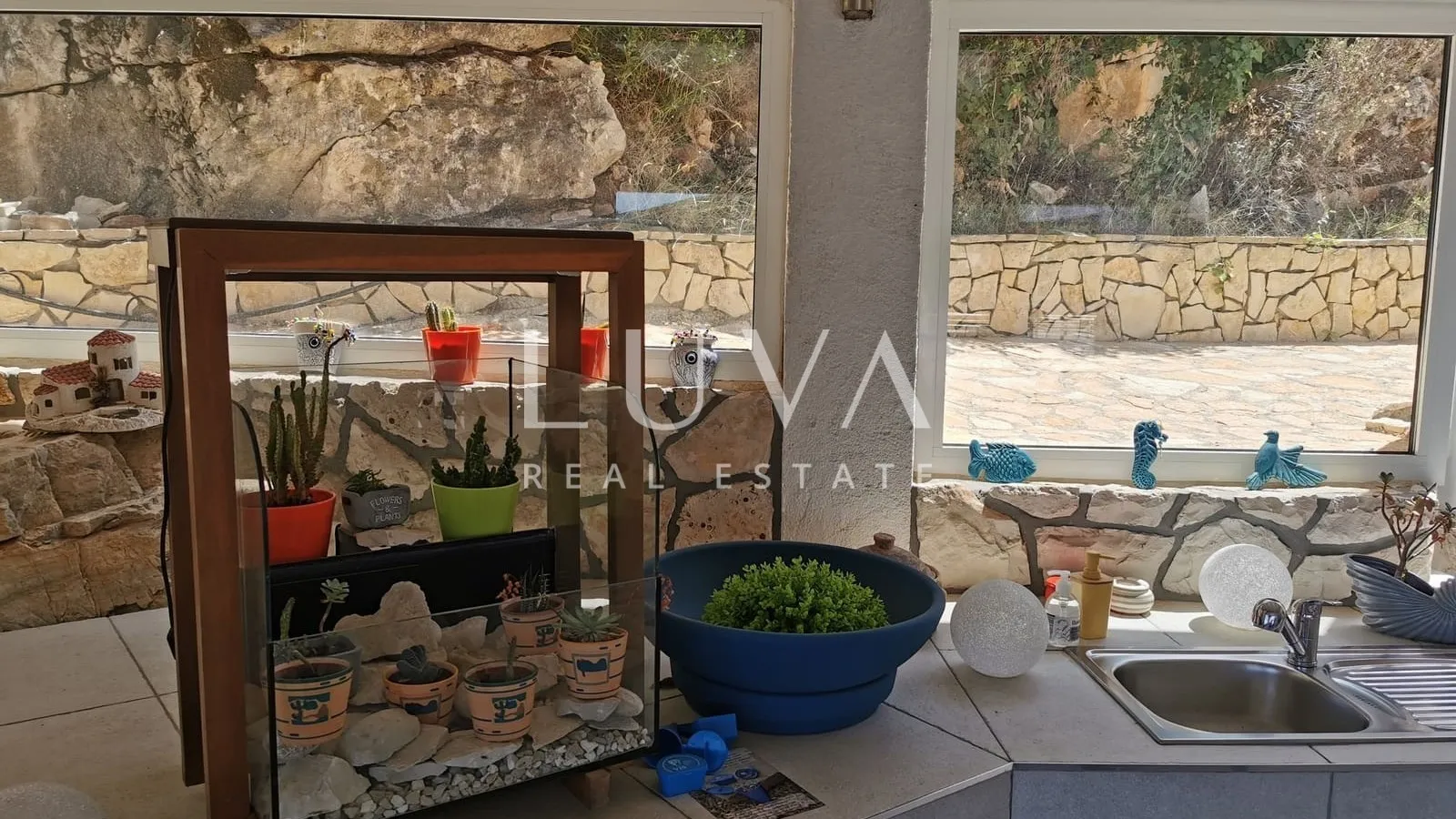 Vis, luxury house with a pool and sea view for sale