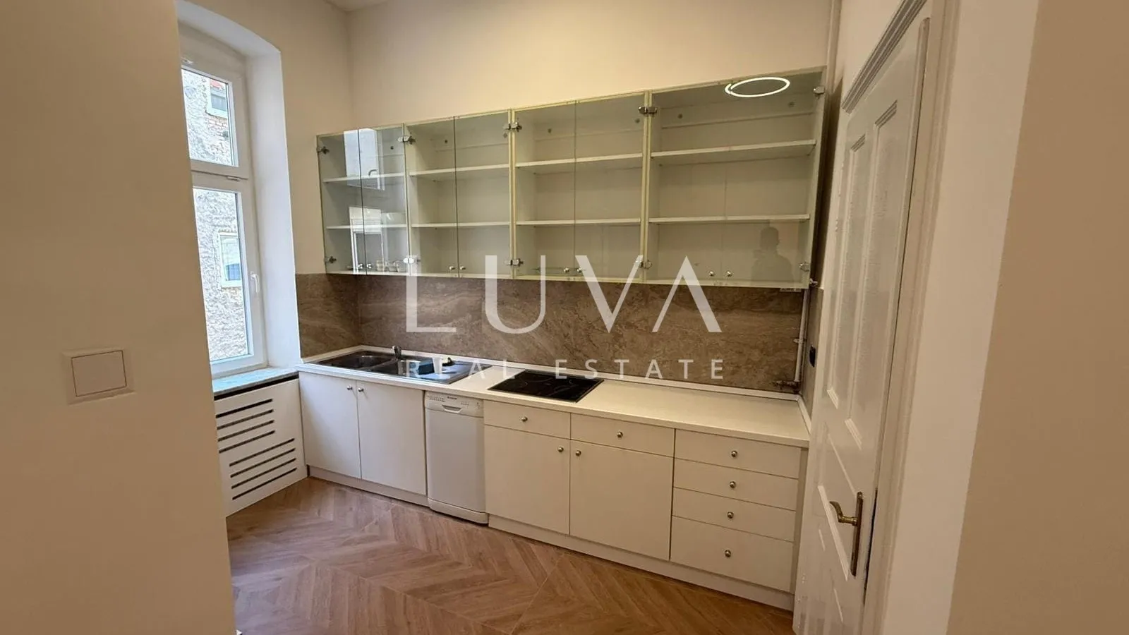Zagreb, centar, stan 253 m2 idealno za poslovnu namjenu