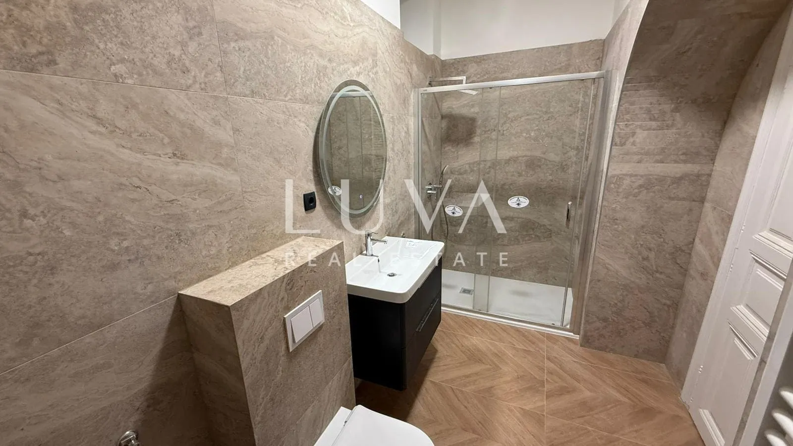 Zagreb, centar, stan 253 m2 idealno za poslovnu namjenu