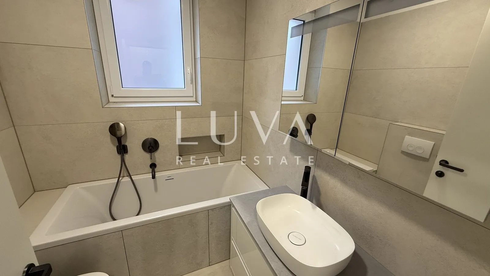Zagreb, Gornji Grad, novorenovirani moderni stan za najam, 120 m2