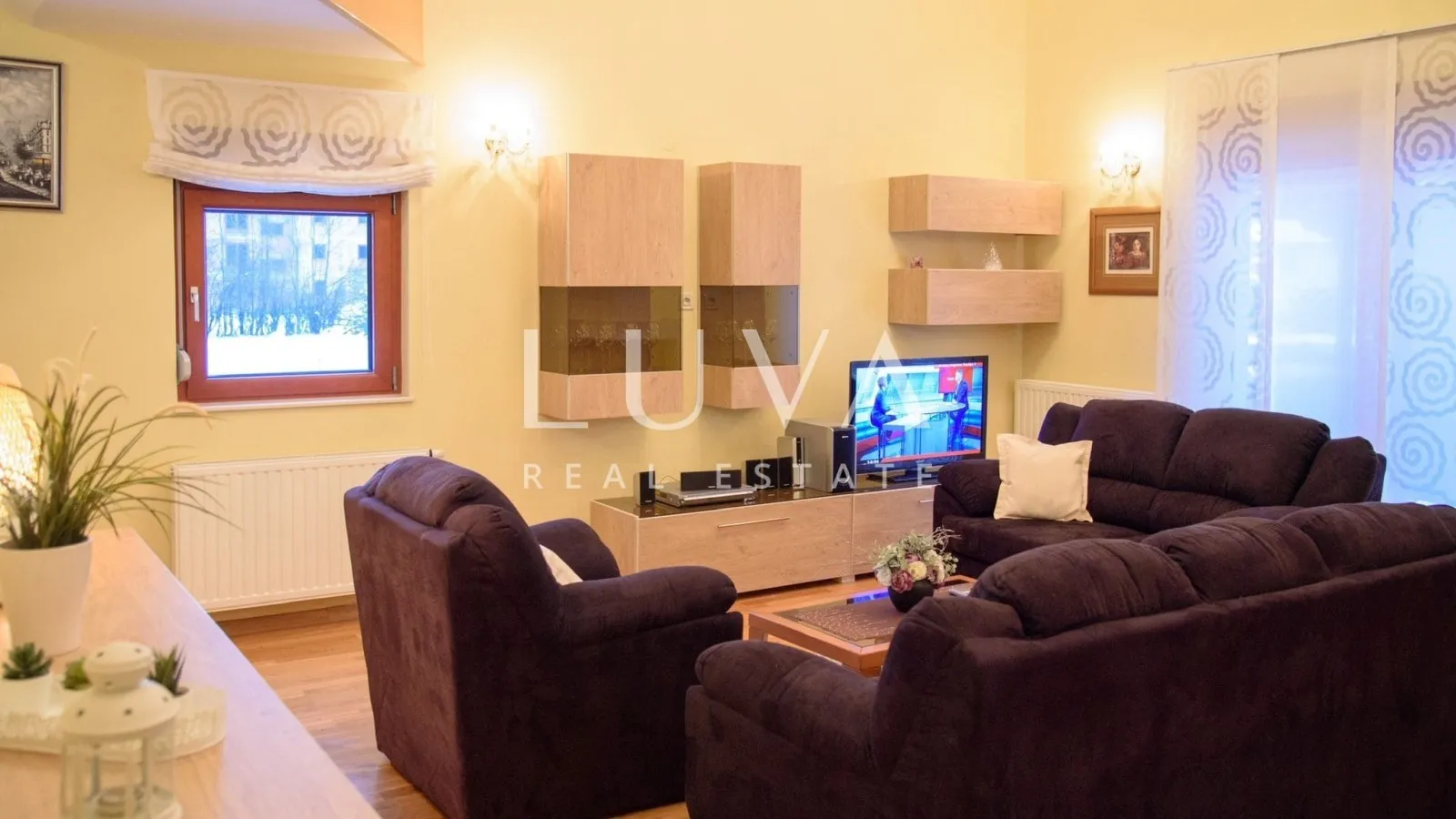 Bjelolasica, resort with 3 holiday houses, investment