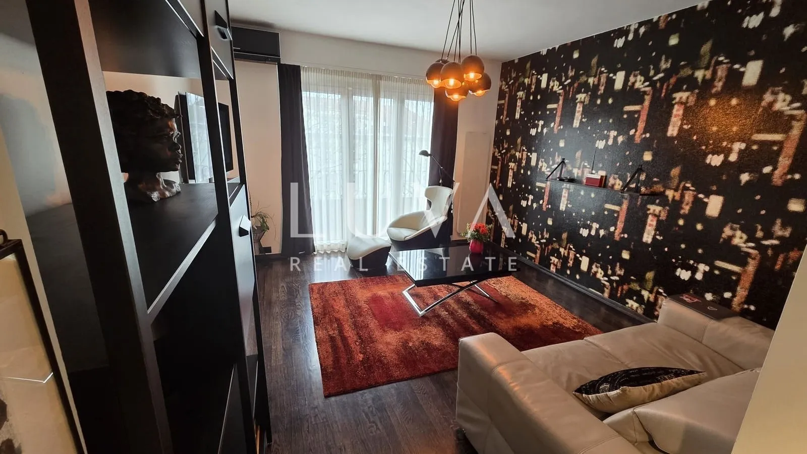 Zagreb, French Republic Square, renovated 55 m² apartment, 2 balconies and garage