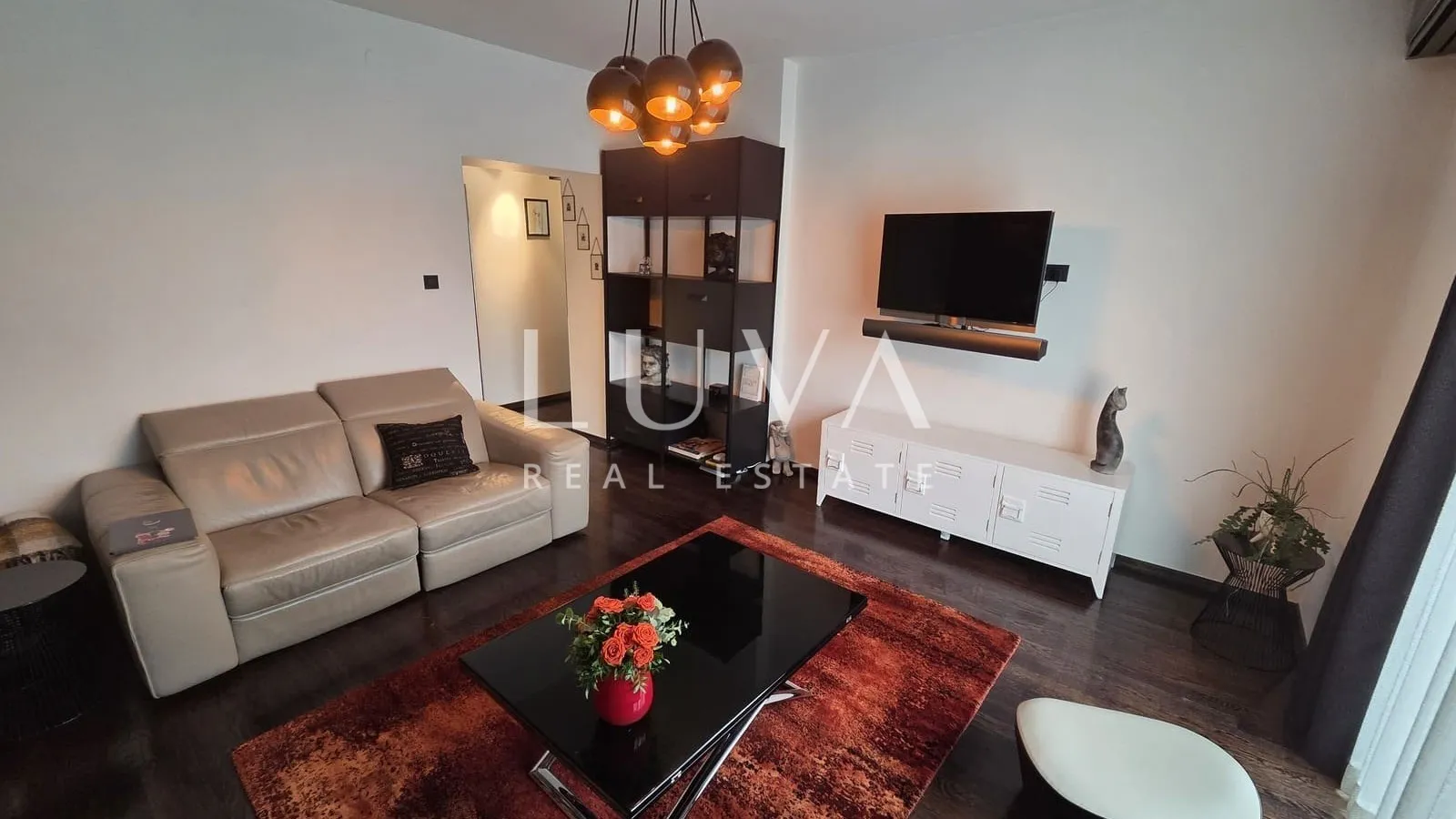 Zagreb, French Republic Square, renovated 55 m² apartment, 2 balconies and garage