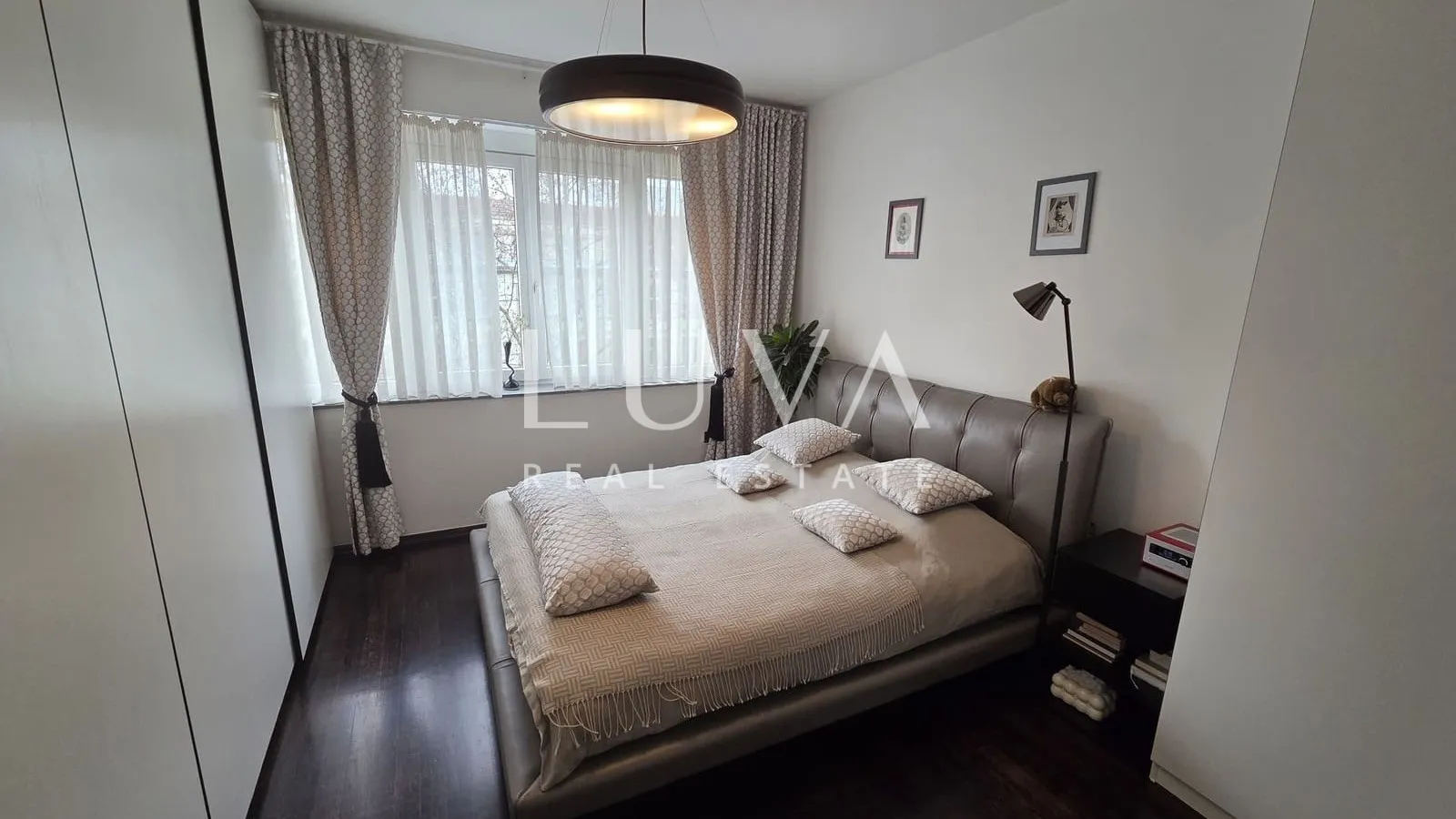 Zagreb, French Republic Square, renovated 55 m² apartment, 2 balconies and garage