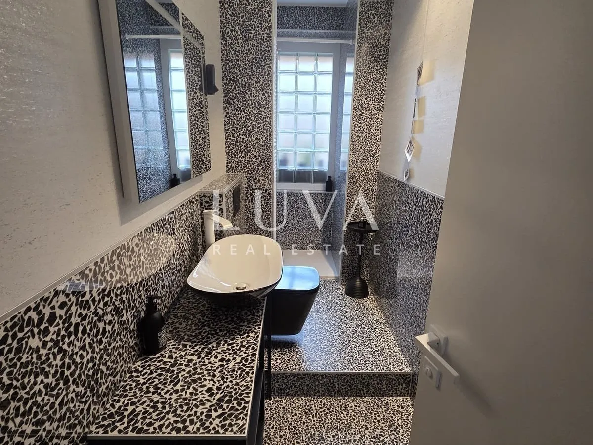 Zagreb, French Republic Square, renovated 55 m² apartment, 2 balconies and garage