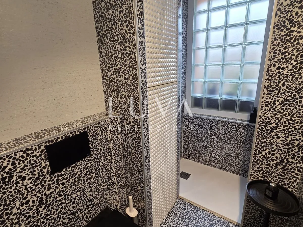 Zagreb, French Republic Square, renovated 55 m² apartment, 2 balconies and garage