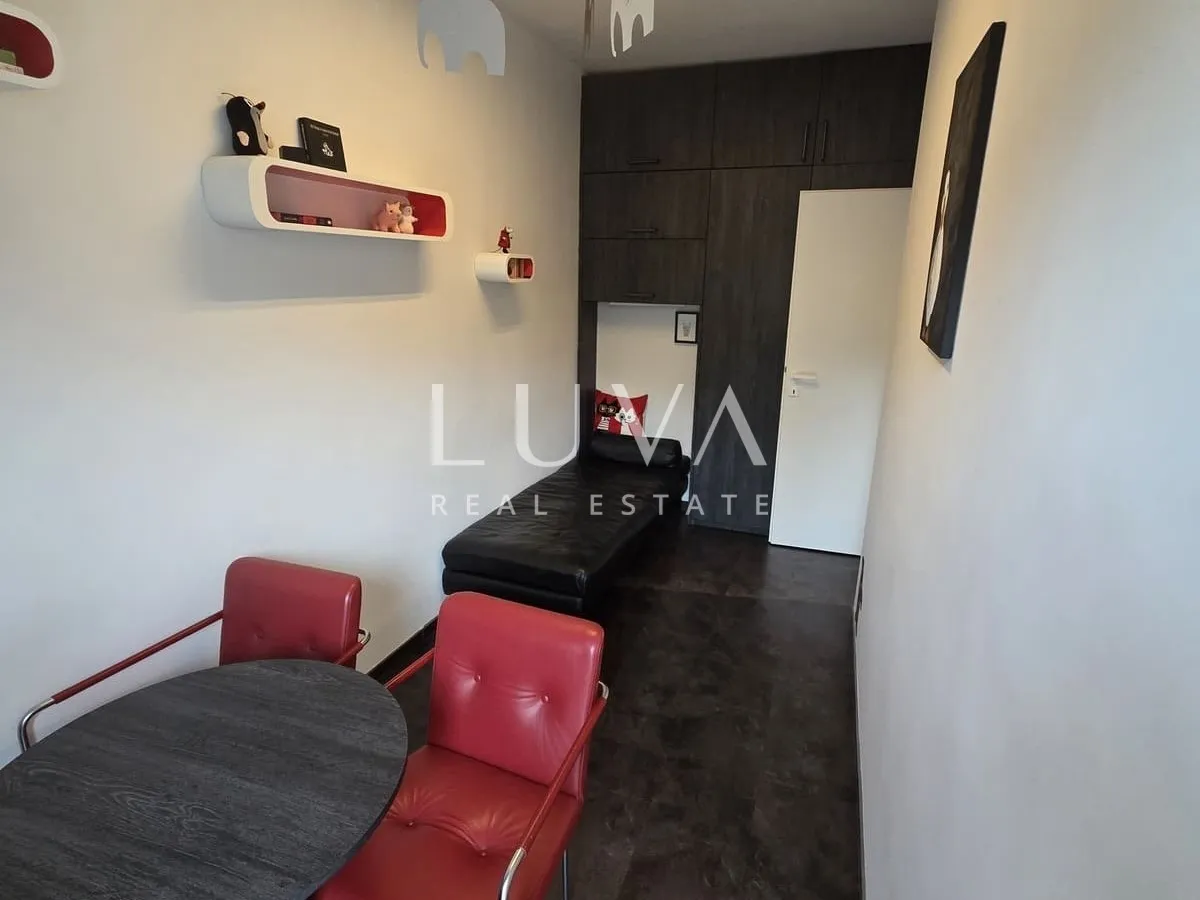 Zagreb, French Republic Square, renovated 55 m² apartment, 2 balconies and garage