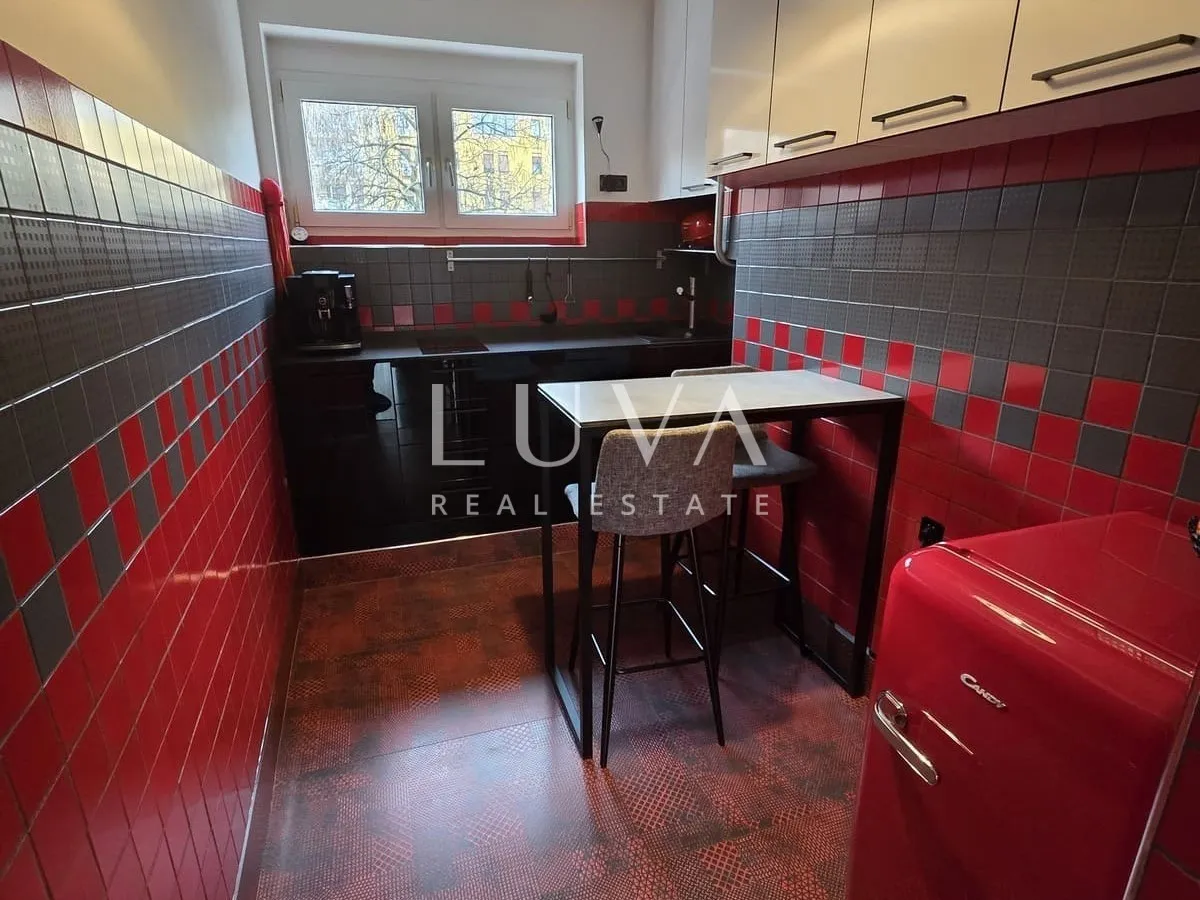 Zagreb, French Republic Square, renovated 55 m² apartment, 2 balconies and garage