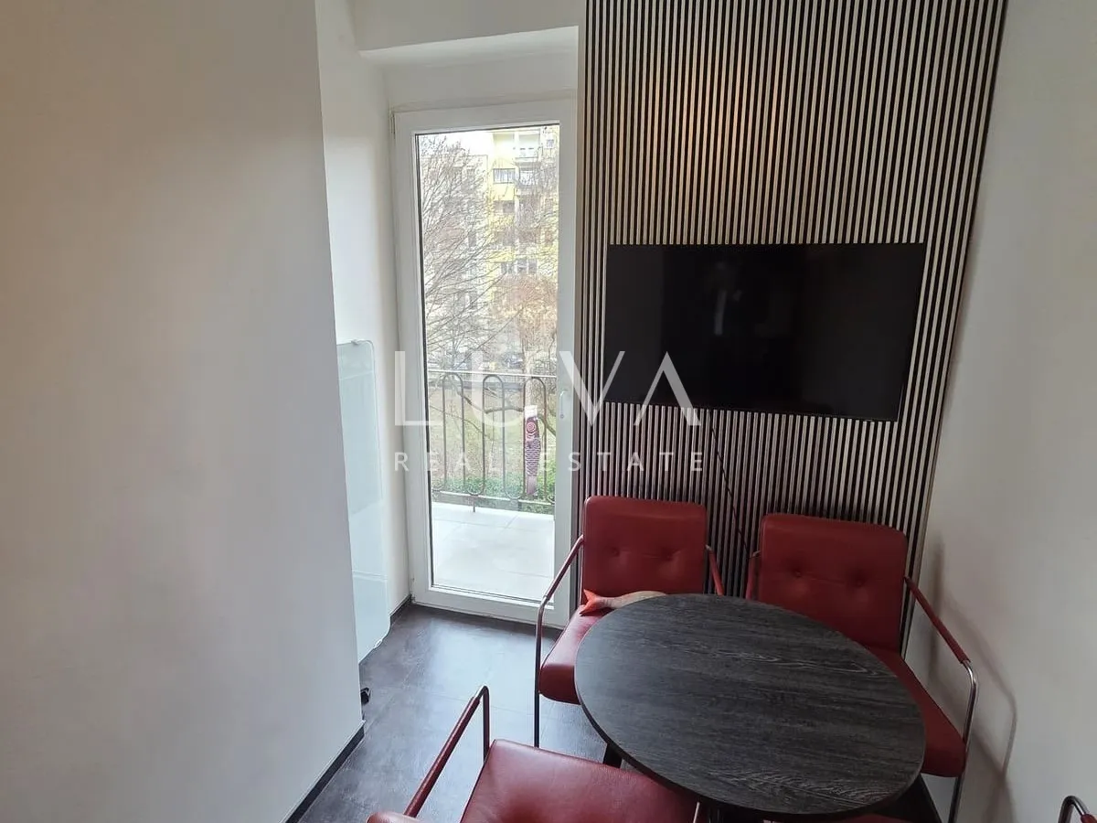 Zagreb, French Republic Square, renovated 55 m² apartment, 2 balconies and garage