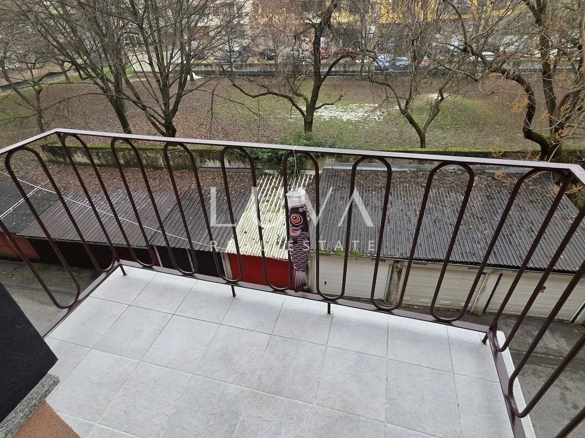Zagreb, French Republic Square, renovated 55 m² apartment, 2 balconies and garage
