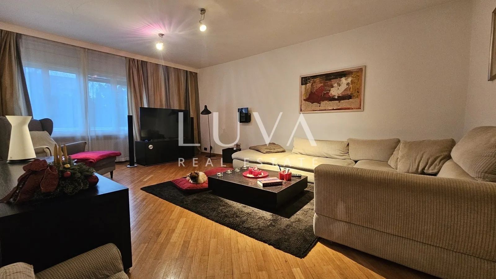 Zagreb, Lašćina, kuća 350m2 s dvorištem, prodaja