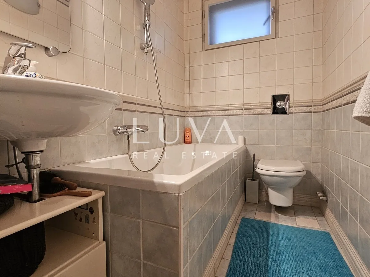 Zagreb, Lašćina, kuća 350m2 s dvorištem, prodaja