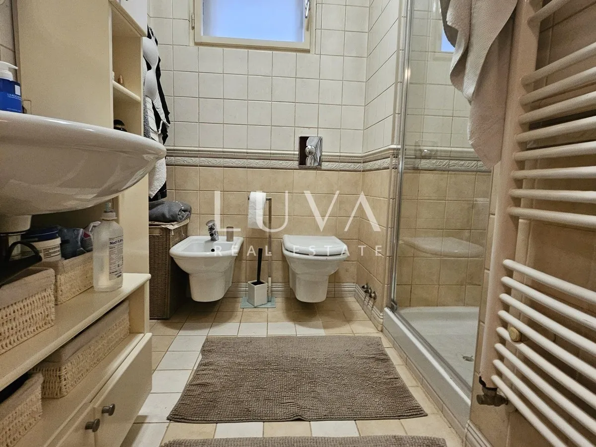 Zagreb, Lašćina, kuća 350m2 s dvorištem, prodaja