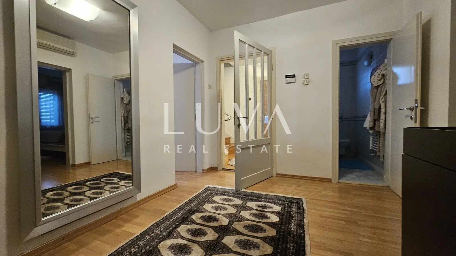 Zagreb, Lašćina, kuća 350m2 s dvorištem, prodaja