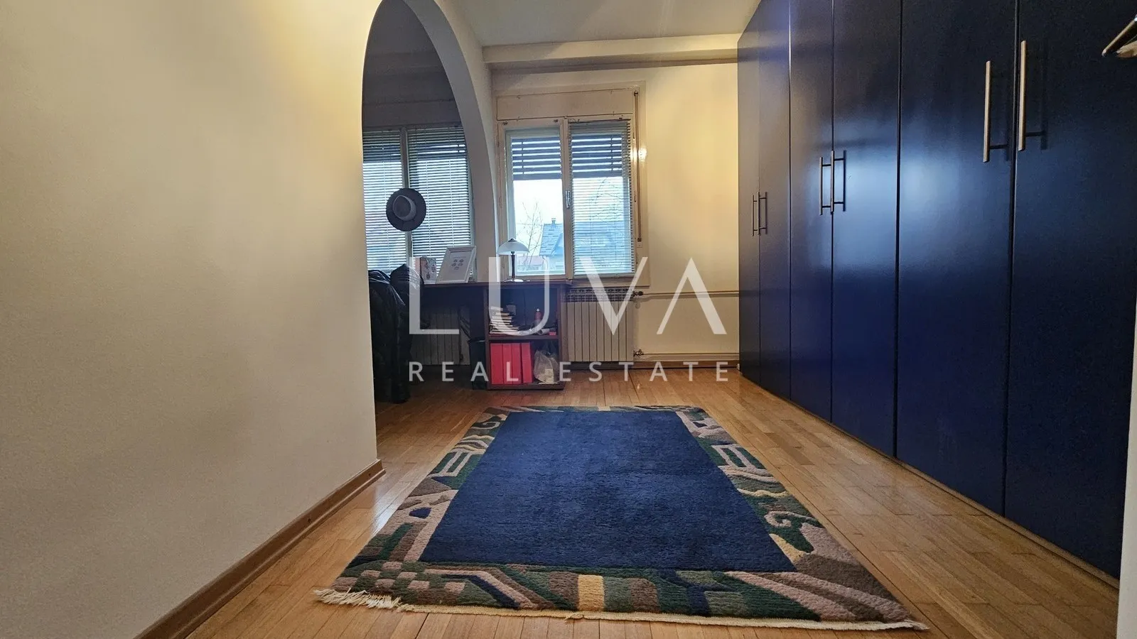Zagreb, Lašćina, kuća 350m2 s dvorištem, prodaja