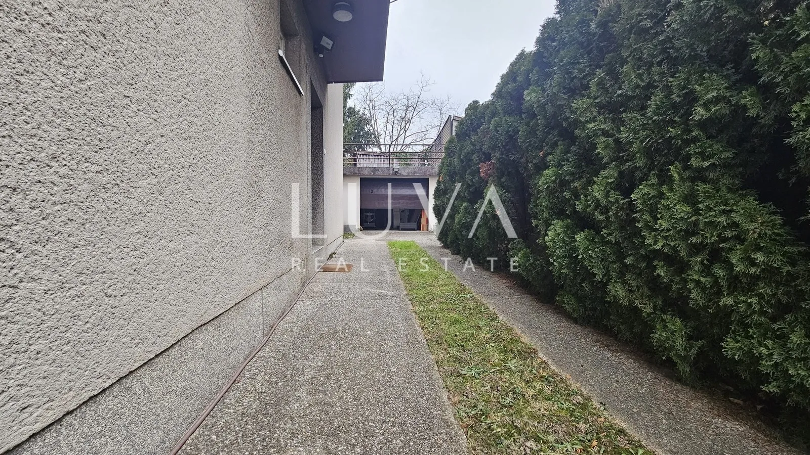 Zagreb, Lašćina, kuća 350m2 s dvorištem, prodaja