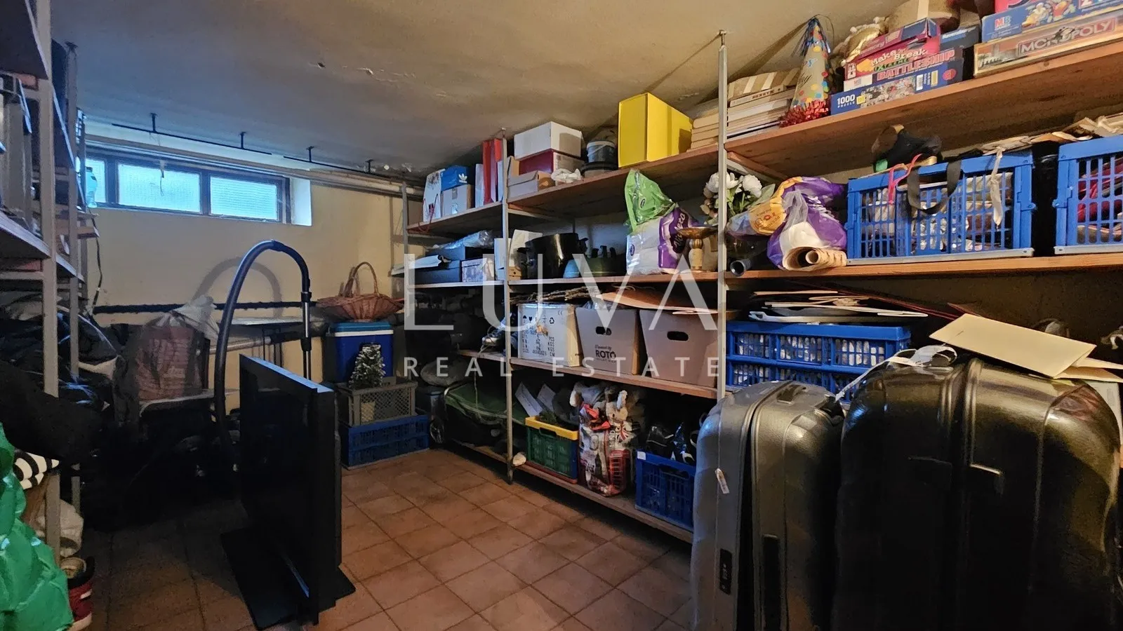 Zagreb, Lašćina, kuća 350m2 s dvorištem, prodaja