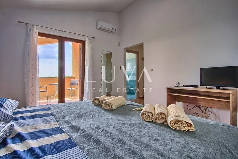 Istra, Štokovci, kuća s bazenom i minigolf igralištem, 290 m2