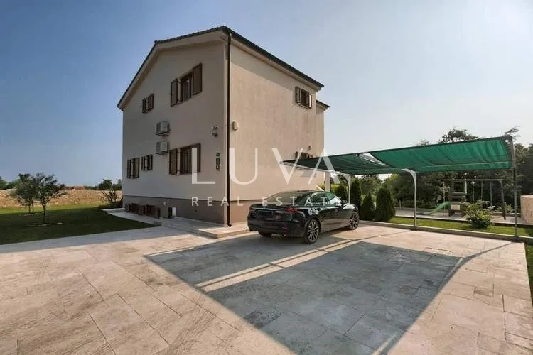 Istra, Štokovci, kuća s bazenom i minigolf igralištem, 290 m2