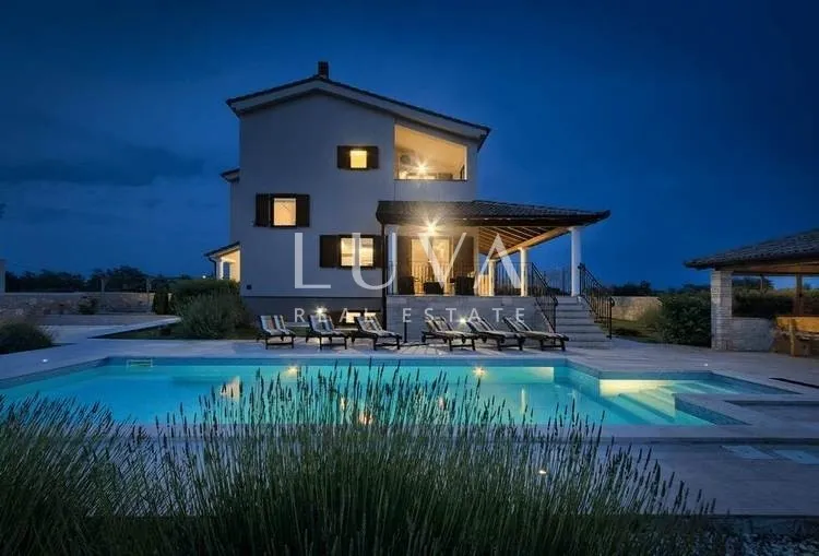 Istra, Štokovci, kuća s bazenom i minigolf igralištem, 290 m2