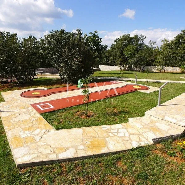 Istra, Štokovci, kuća s bazenom i minigolf igralištem, 290 m2