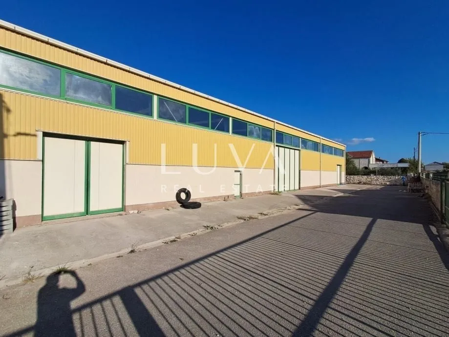 Skradin, Dubravice, hala za najam, 1000 m2