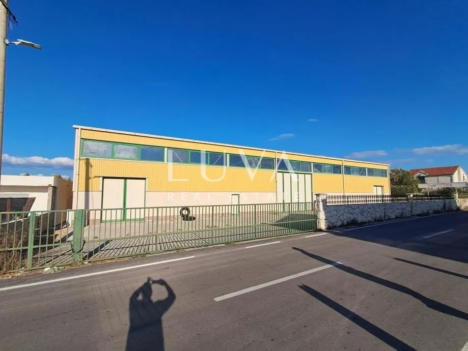Skradin, Dubravice, hala za najam, 1000 m2