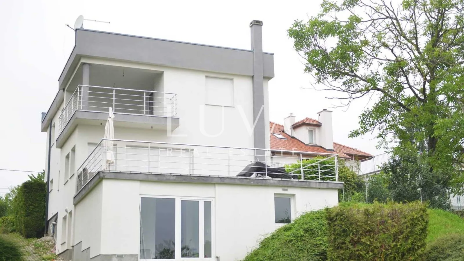 Zagreb, Mikulići, kuća s pogledom na Zagreb, 380 m²