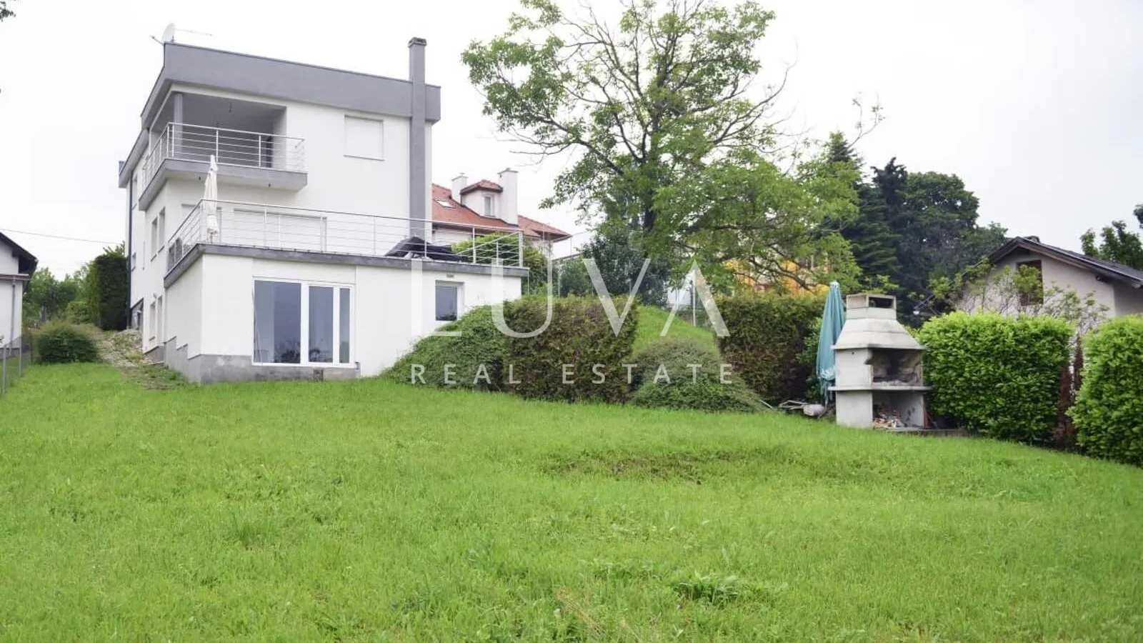 Zagreb, Mikulići, kuća s pogledom na Zagreb, 380 m²