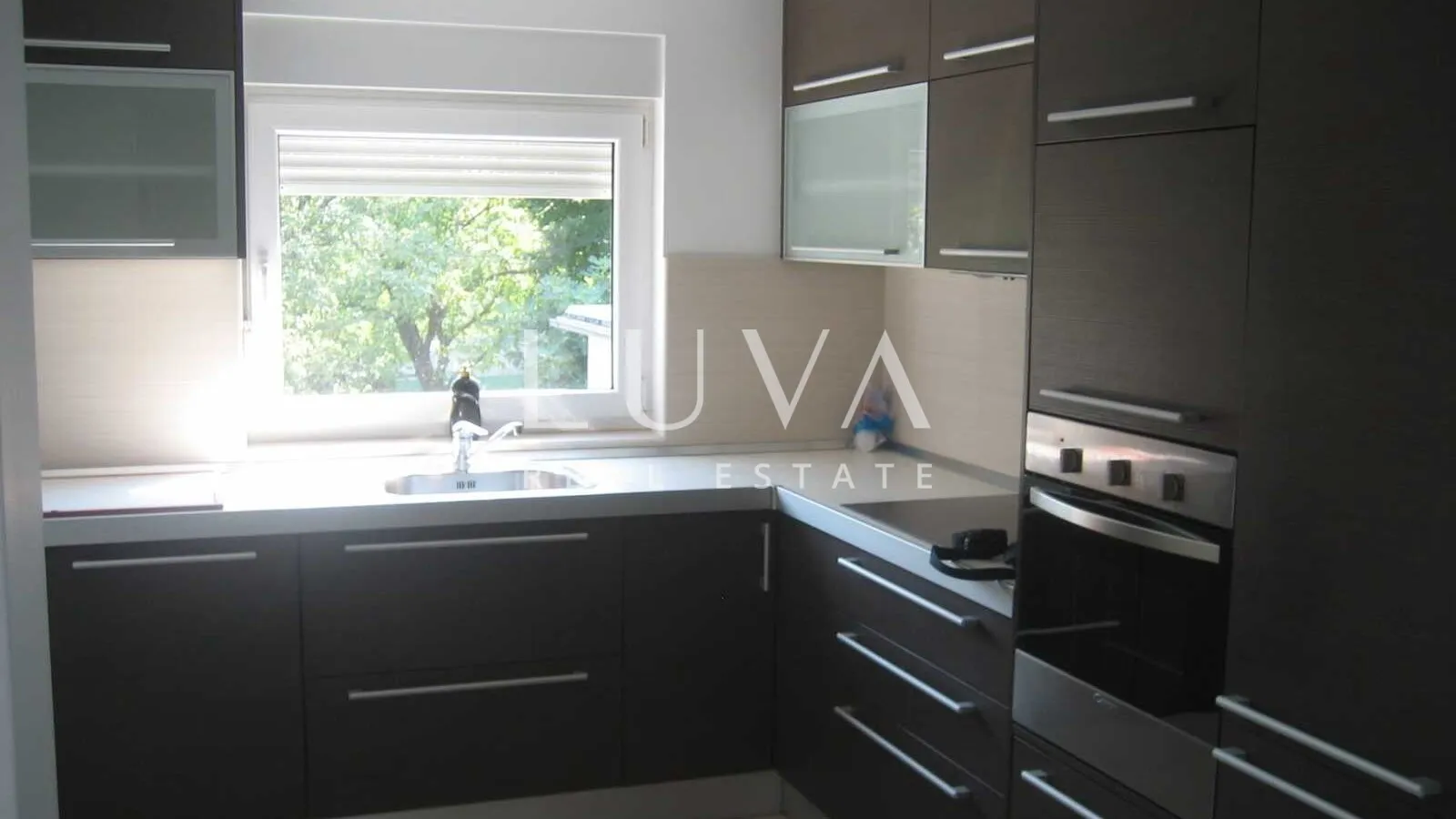 Zagreb, Mikulići, kuća s pogledom na Zagreb, 380 m²