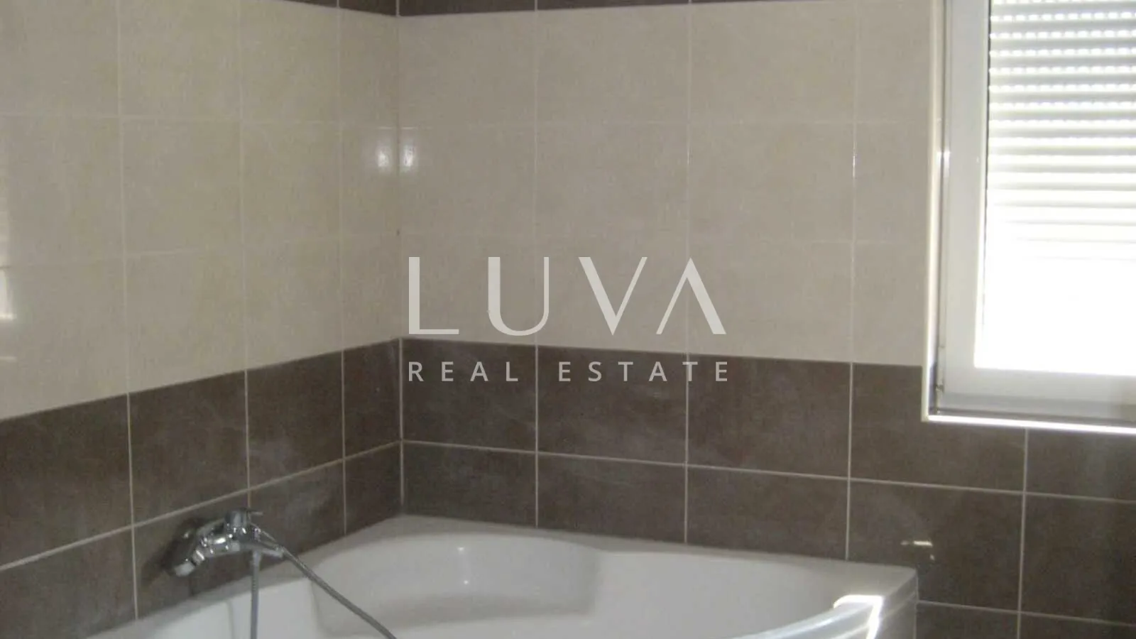Zagreb, Mikulići, kuća s pogledom na Zagreb, 380 m²