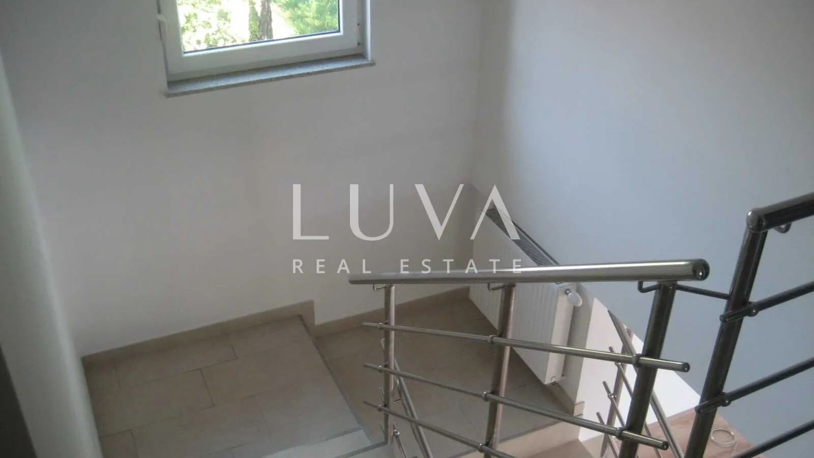 Zagreb, Mikulići, kuća s pogledom na Zagreb, 380 m²