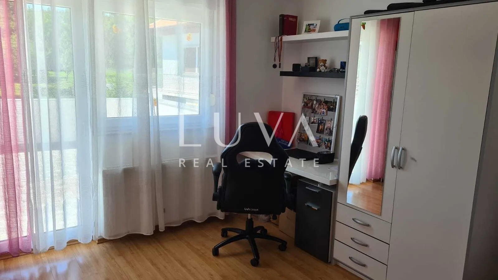 Zagreb, Mikulići, kuća s pogledom na Zagreb, 380 m²