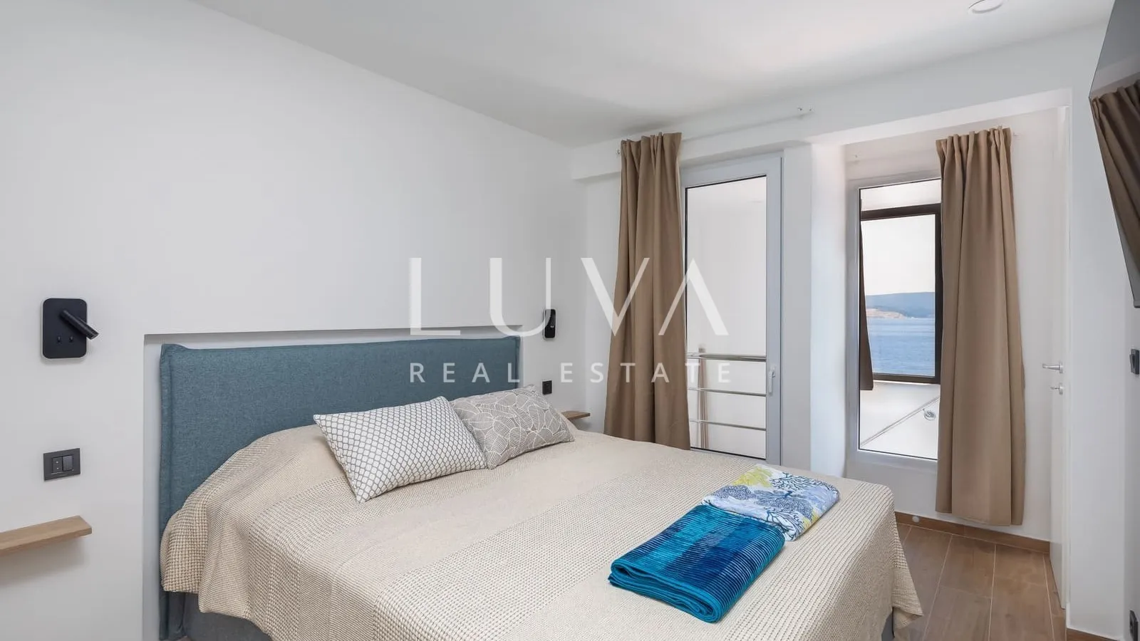 Omiš, Stanići, seafront house with pool for sale