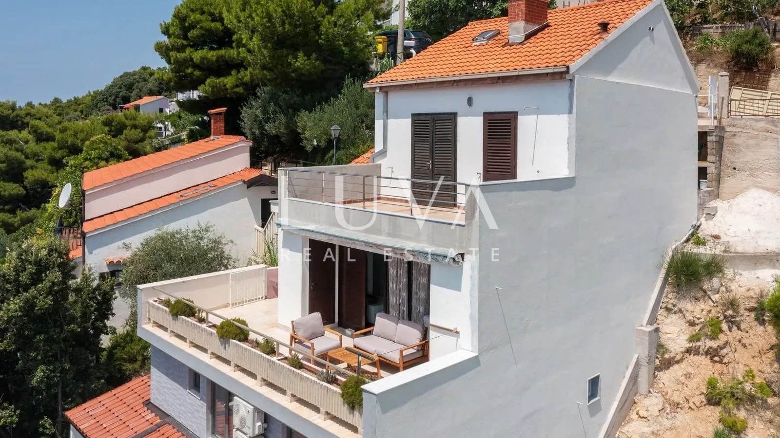 Omiš, Stanići, seafront house with pool for sale