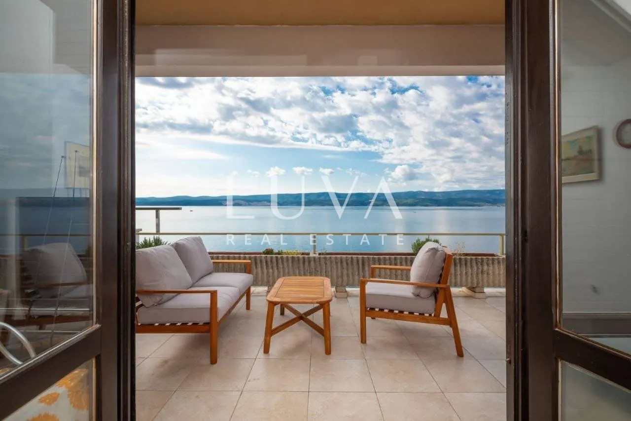 Omiš, Stanići, seafront house with pool for sale