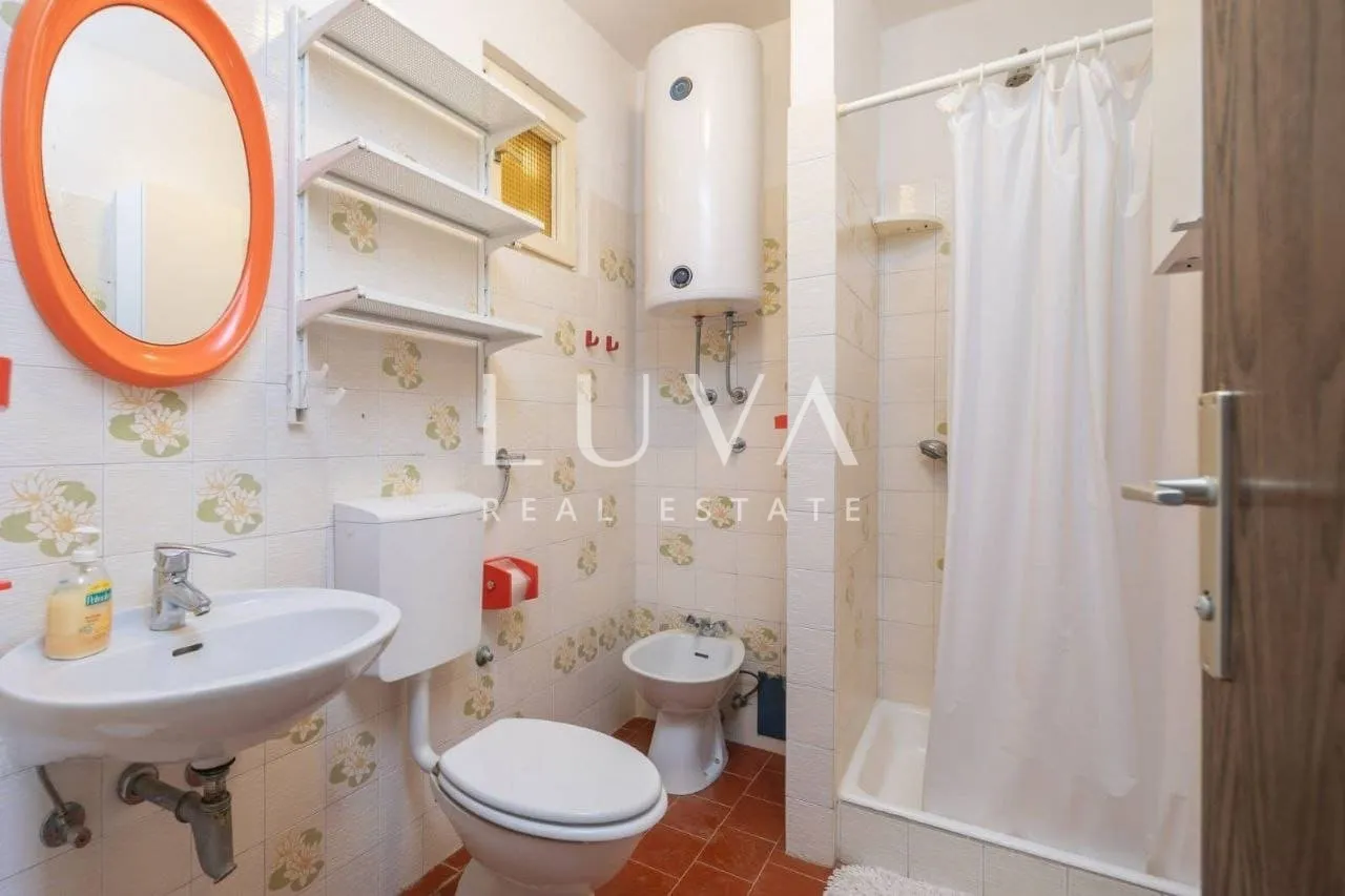 Omiš, Stanići, seafront house with pool for sale