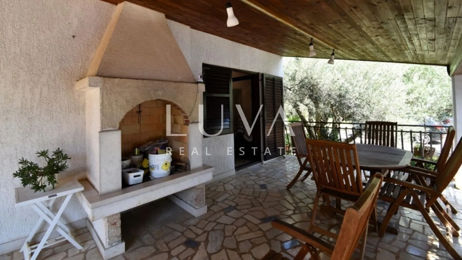 Poreč, Kukci, kuća 330 m2 s bazenom na prodaju