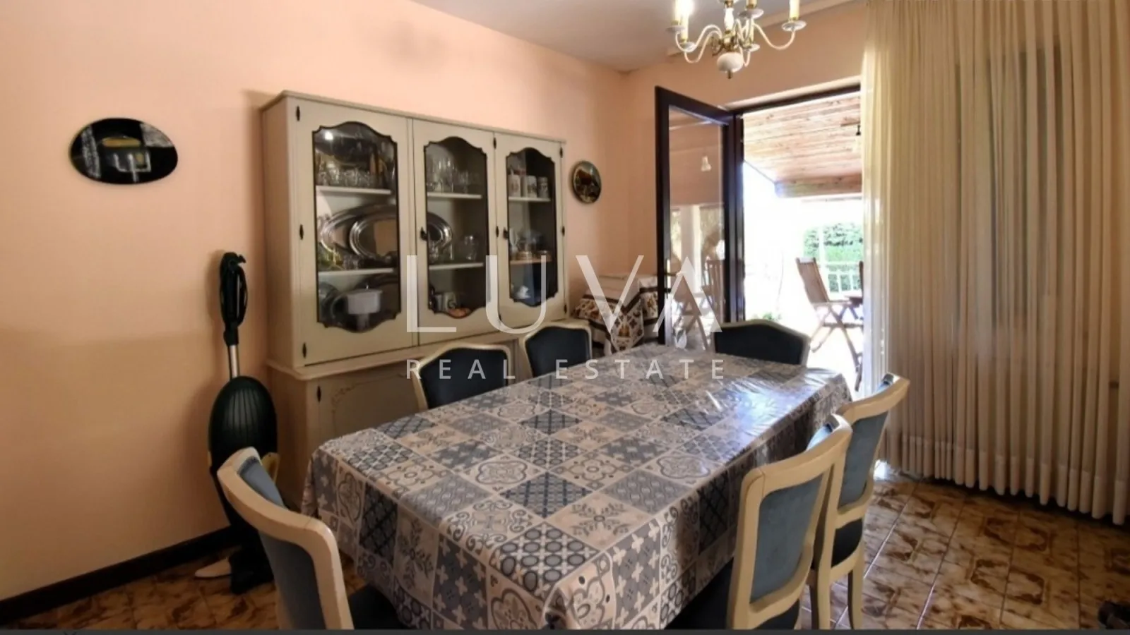 Poreč, Kukci, kuća 330 m2 s bazenom na prodaju