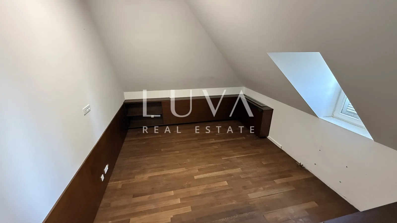 Samobor, ekskluzivna vila 900 m2 s velikim imanjem