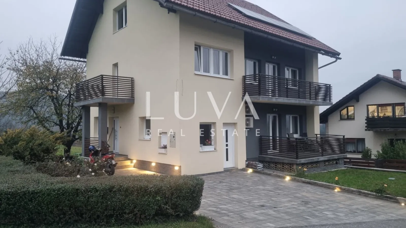 Vrbovsko, prostrana kuća 200 m2 za prodaju