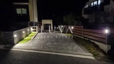 Vrbovsko, prostrana kuća 200 m2 za prodaju
