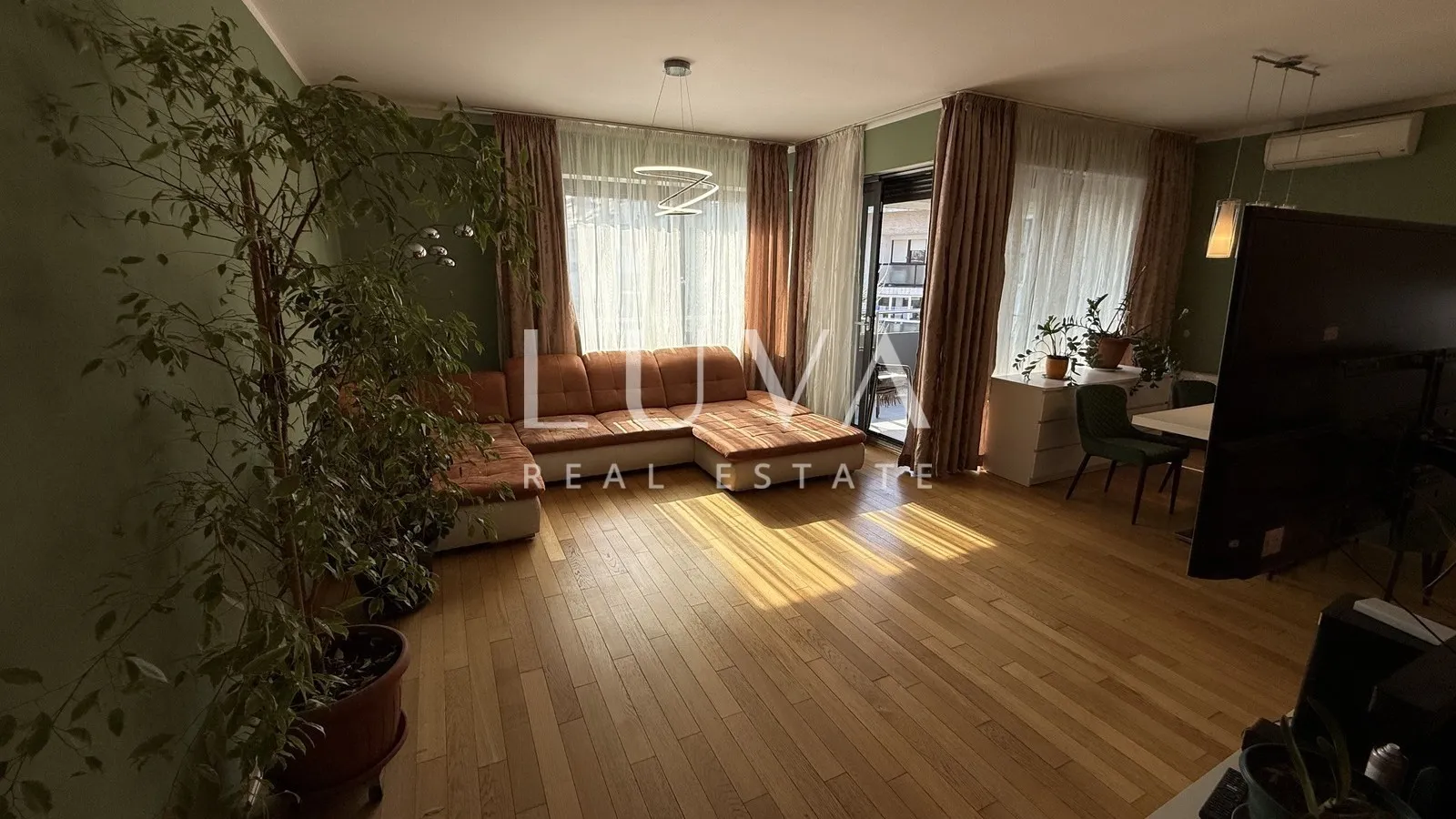 Zagreb, Petrova, prostrani 4S stan s 2 GPM, 120 m²