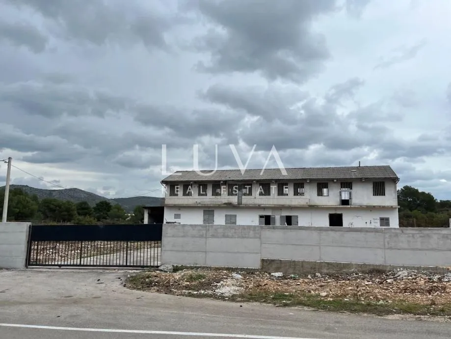 Šibenik, Donje Ražine, najam zemljišta s građevinama