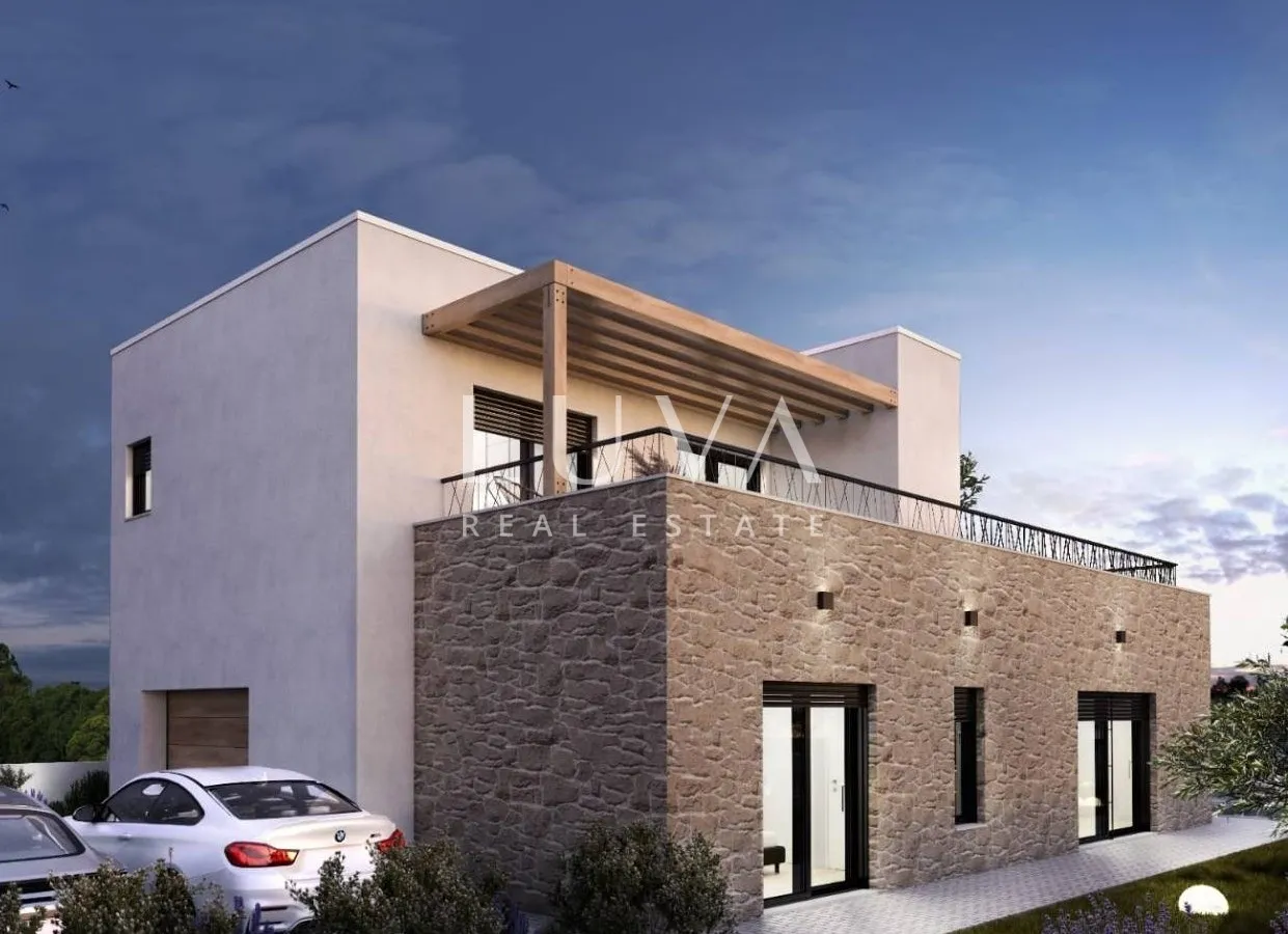 Vodice, moderna kuća s bazenom, 176 m2 za prodaju