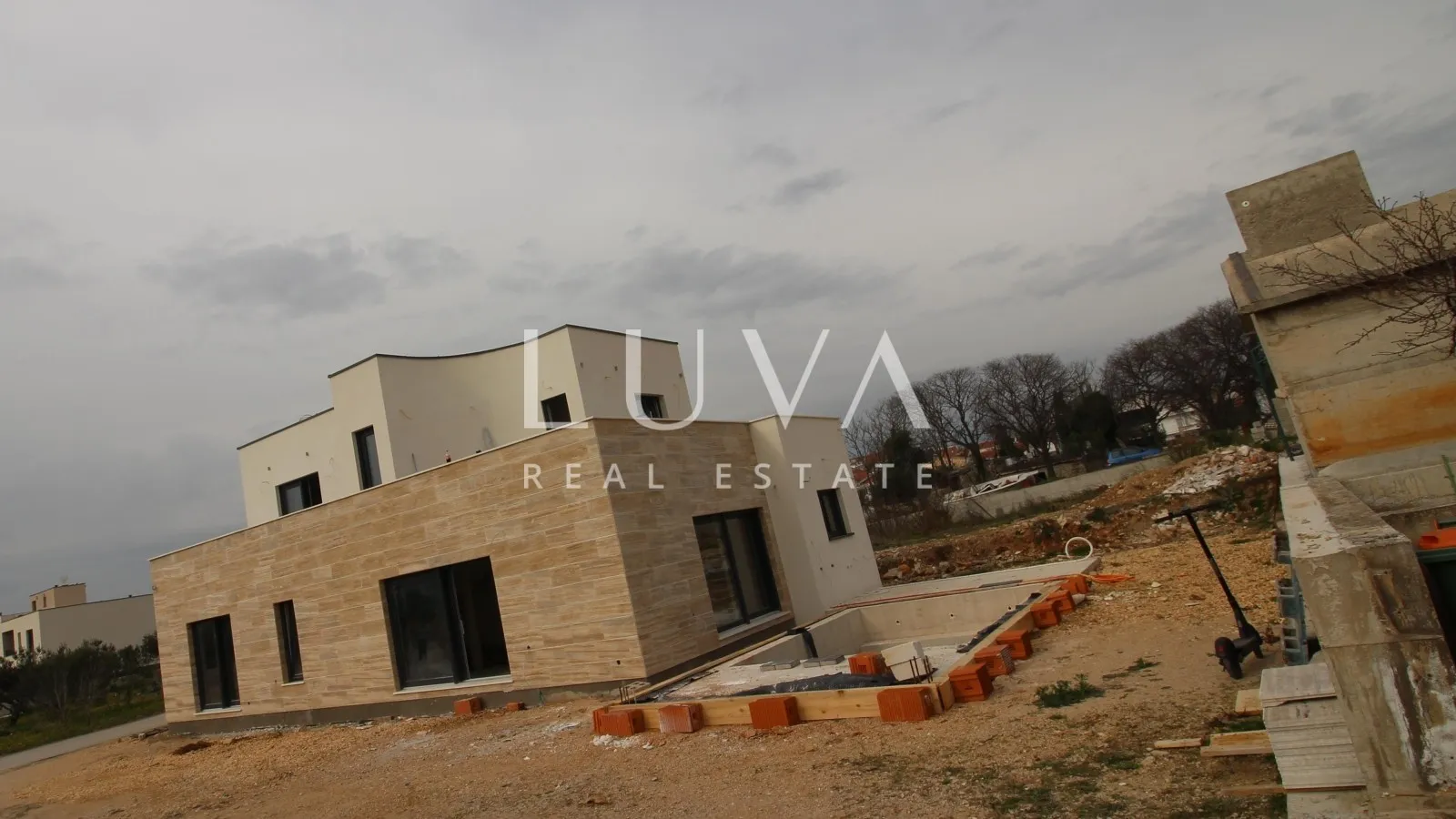 Vodice, moderna kuća s bazenom, 176 m2 za prodaju
